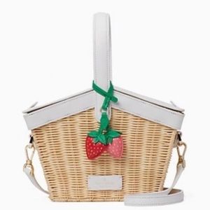 Kate Spade NWT Picnic Strawberry Wicker Basket Warm Beige plaid inside